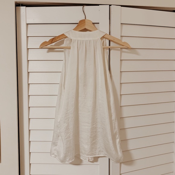 White blouse - Picture 2 of 4